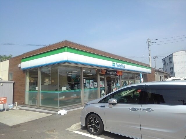 ファミリーマート丸亀土居町店まで600m エクセレント　スクエアＣ