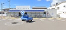 ローソン 高松香西中央通店(コンビニ)まで747m レオパレスアイアイ