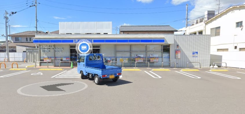 ローソン 高松香西中央通店(コンビニ)まで747m レオパレスアイアイ