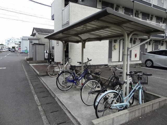 駐輪場 レオパレスオリーブ４８