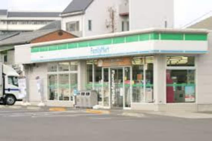 ファミリーマート 高松茜町店(コンビニ)まで723m レオパレスアリシア