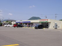 ローソン 高松国分寺バイパス店(コンビニ)まで591m パインズコート新居　E棟