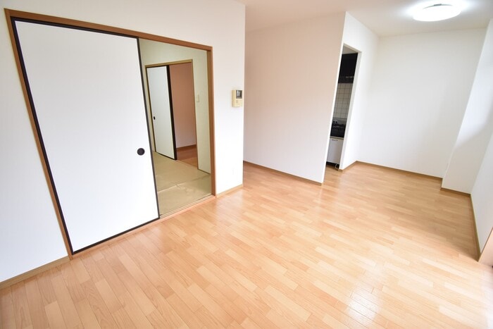  パインズコート新居　E棟