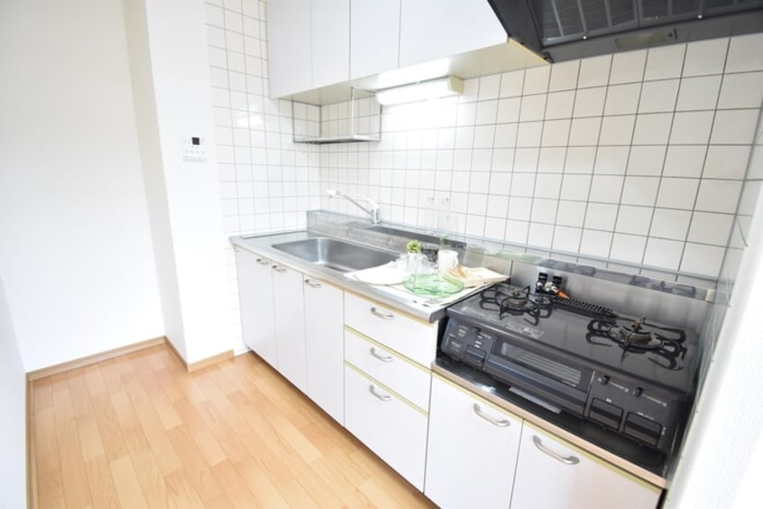  パインズコート新居　E棟