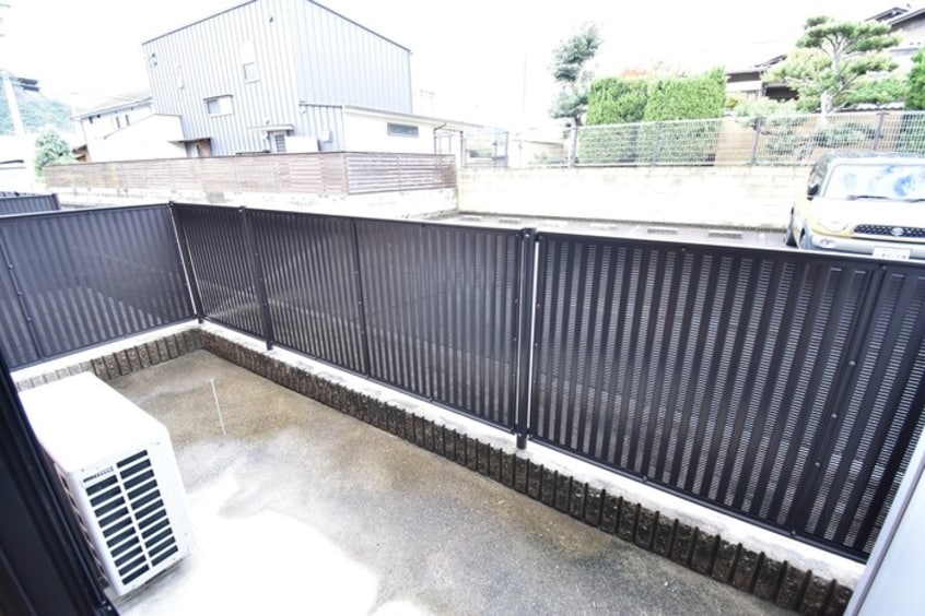  パインズコート新居　E棟