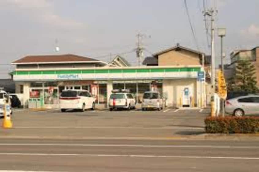 ファミリーマート レインボー通り店(コンビニ)まで413m リベル松縄