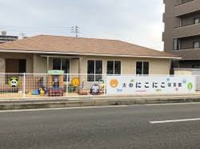 にこにこ保育園(幼稚園/保育園)まで600m Okaマンション