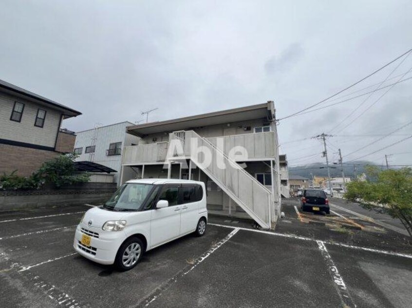  三宝ハイツ　B棟