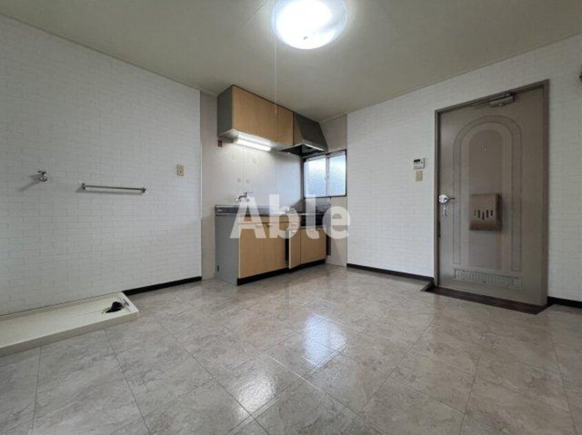  三宝ハイツ　B棟