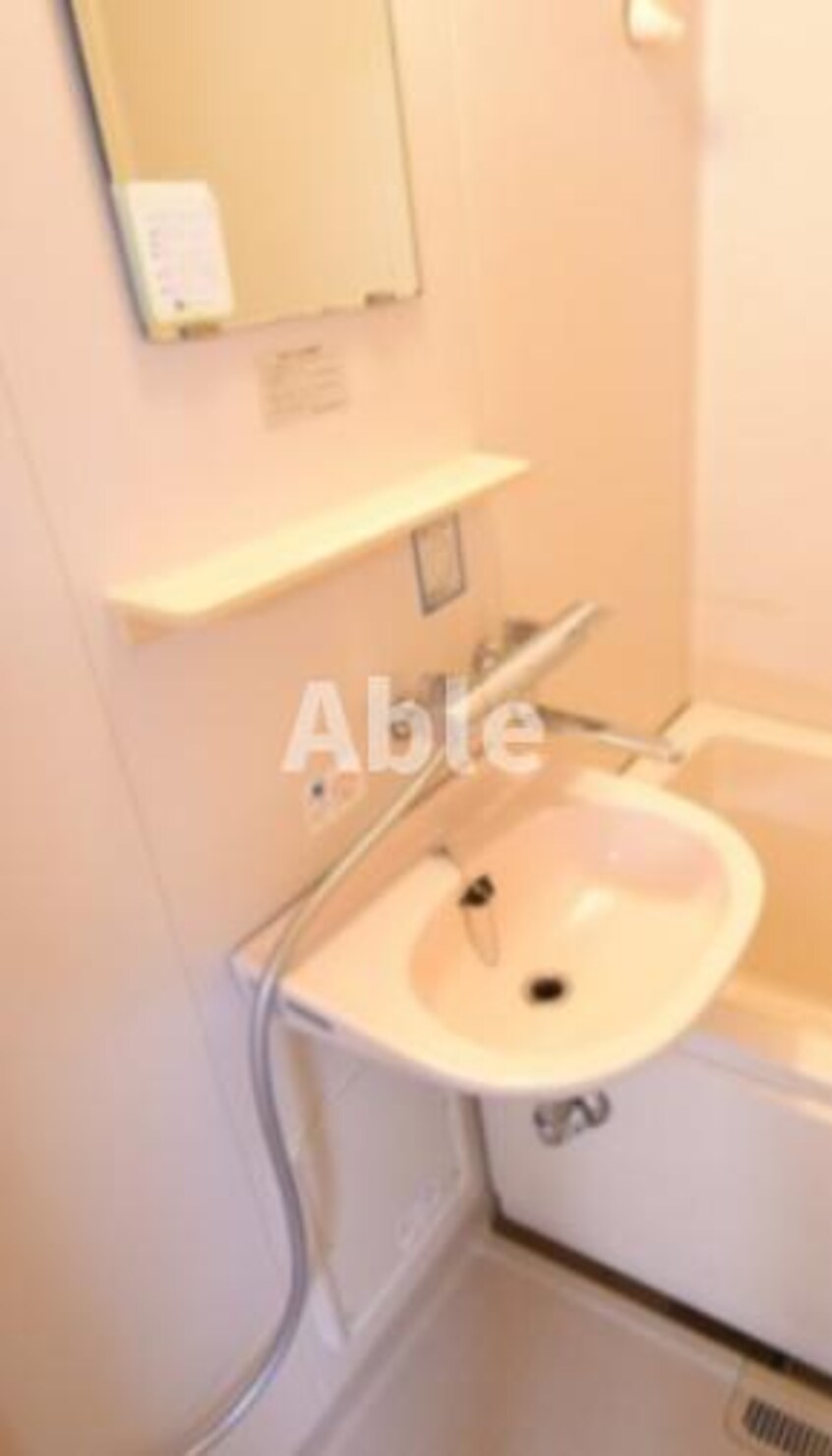  三宝ハイツ　B棟