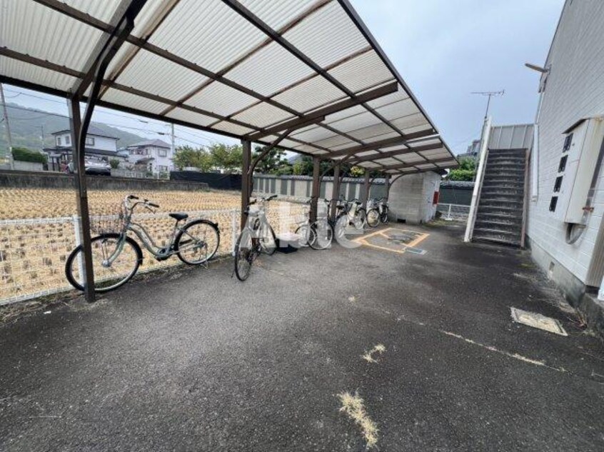  三宝ハイツ　B棟