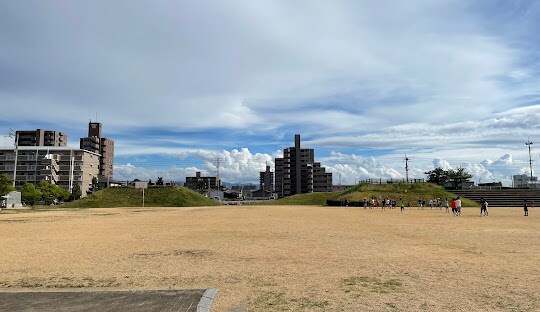 伏石中央公園(公園)まで820m Sin　Ⅰ棟