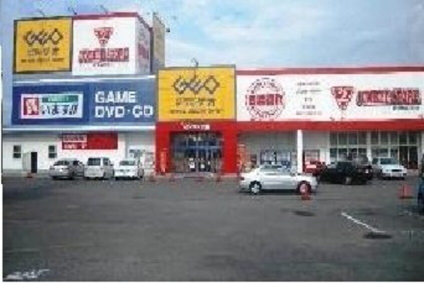 ゲオ円座店さんまで1900m クローバー　ポンドＡ