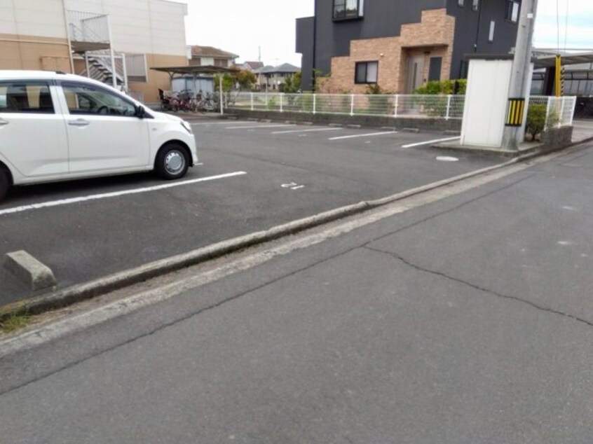  レオパレスキララ