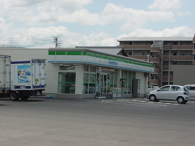 ファミリーマートまで450ｍ シスレーヴ