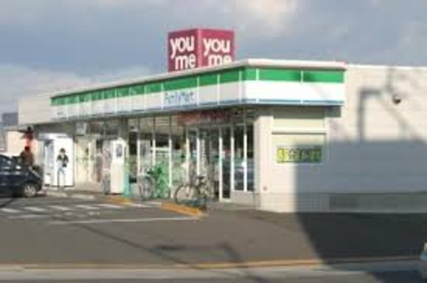 ファミリーマート 高松中央通り店(コンビニ)まで1121m Ｕハウス