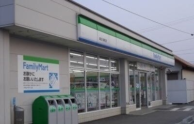 ファミリーマートさんまで600m パレ・コリーヌ