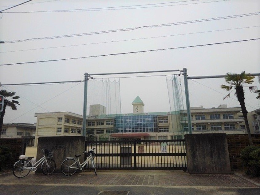 三豊市立詫間小学校まで1000m イリスセゾン　Ｃ