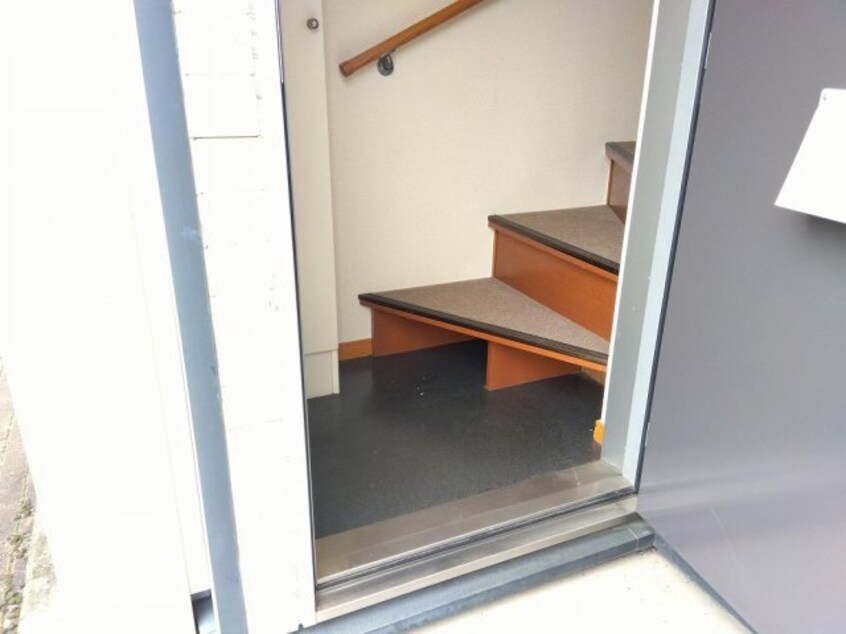  レオパレスシュトラール