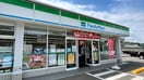 ファミリーマート 坂出府中店(コンビニ)まで1647m カーサ　リアン