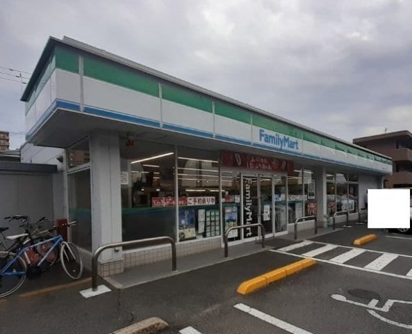 ファミリーマート様まで300m ＳＥＲＡＶＥＥ　林
