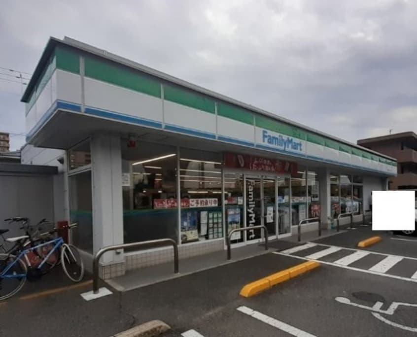 ファミリーマート様まで300m ＳＥＲＡＶＥＥ　林
