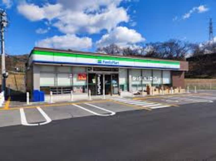 ファミリーマート さぬき志度店(コンビニ)まで583m ヴィラナリー志度　Ⅲ棟