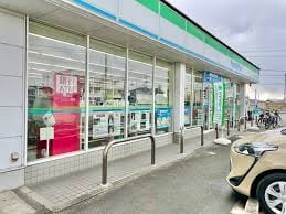 ファミリーマート 高松前田東町店(コンビニ)まで1755m キャッスルⅡ