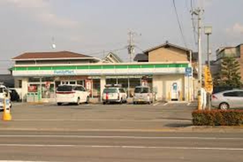 ファミリーマート レインボー通り店(コンビニ)まで479m グランパレス松縄