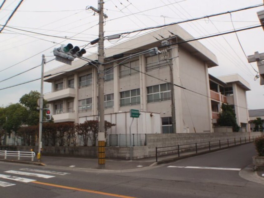 丸亀市立郡家小学校まで1100m クレメント　スクエアＢ
