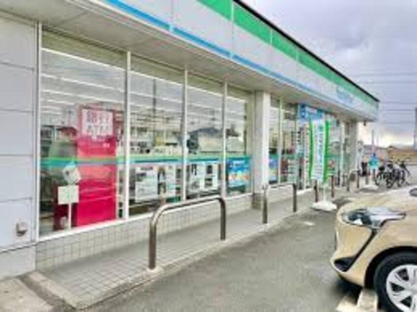ファミリーマート 高松前田東町店(コンビニ)まで1755m キャッスルⅡ