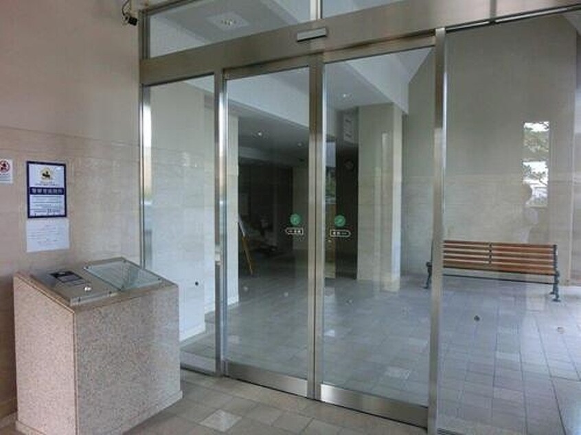 エントランス サーパス太田