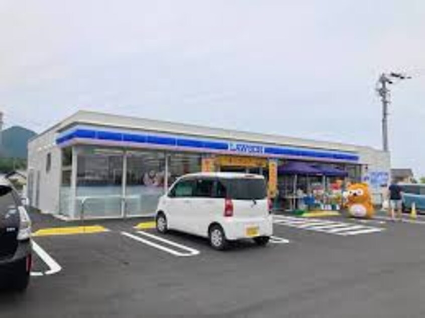 ローソン 高松西山崎町店(コンビニ)まで524m サンルート堂山Ｂ