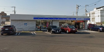 ローソン 高松木太町7区店(コンビニ)まで701m レオパレスワイドフォレスト