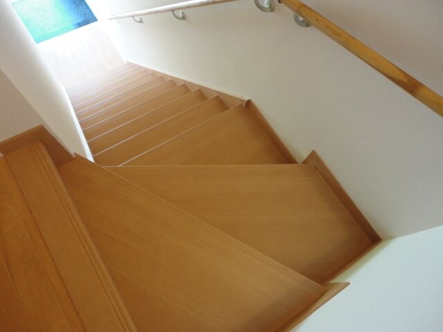 階段　（イメージ） ヴァンルージュⅣ