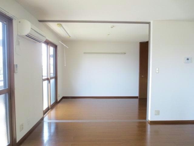  セジュール札元　B棟