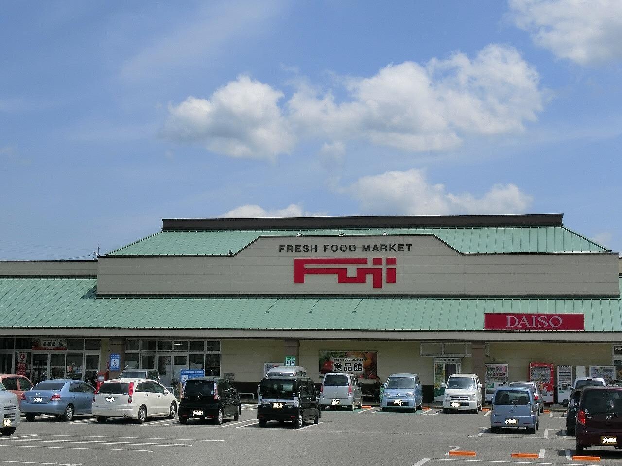 フジ本郷店(スーパー)まで800m ベリィー・ブラッサム