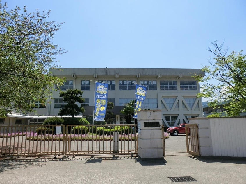 金子小学校(小学校)まで170m 久保田町メゾネットアパート