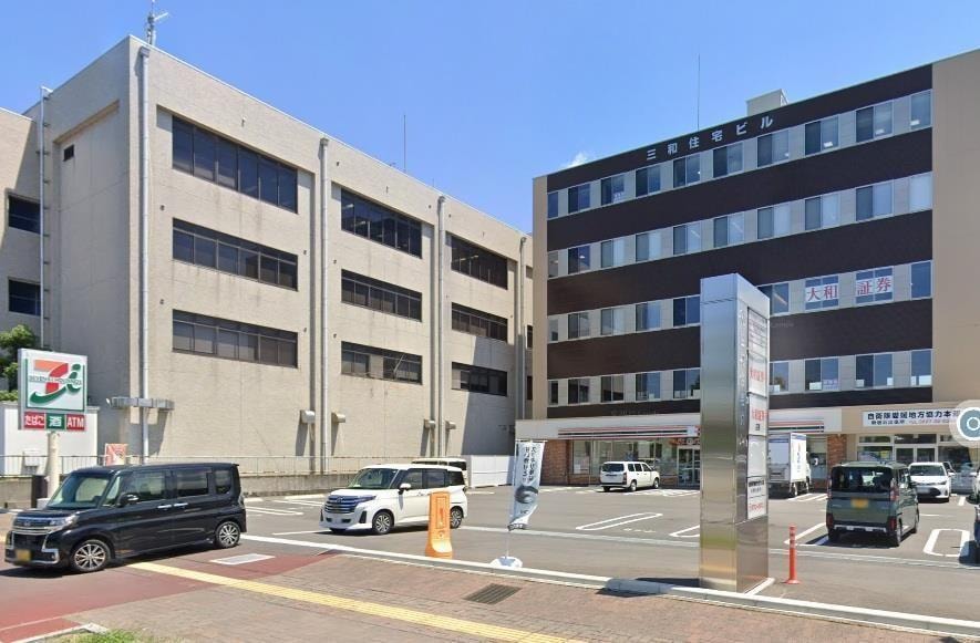 セブンイレブン新居浜郵便局前(コンビニ)まで750m 久保田町メゾネットアパート
