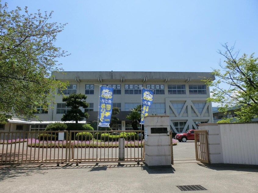 金子小学校(小学校)まで800m クレセントハイム