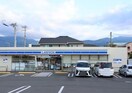 ローソン新居浜北新町店(コンビニ)まで549m クレセントハイム