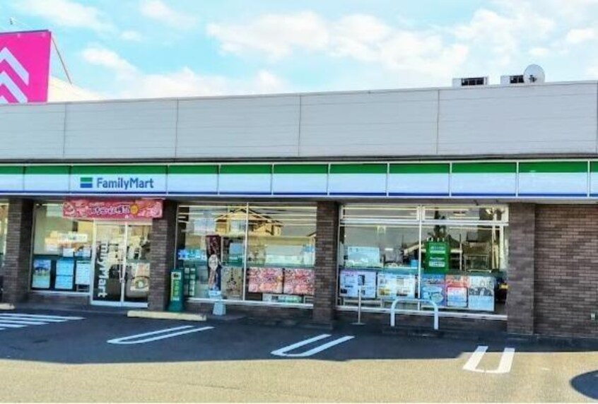 ファミリーマート新居浜川東店(コンビニ)まで653m ヴァンヴェール