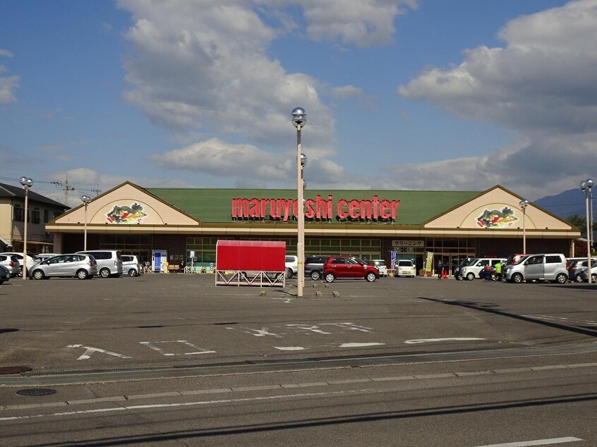 マルヨシセンター新居浜店(スーパー)まで896m 坂井町3丁目15-8貸家