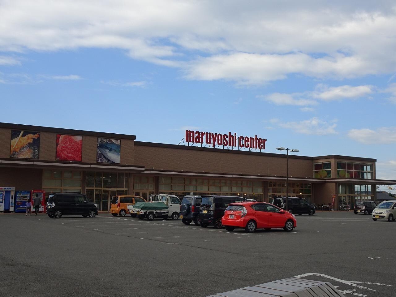 マルヨシセンター新居浜東店(スーパー)まで1120m メゾントレビI