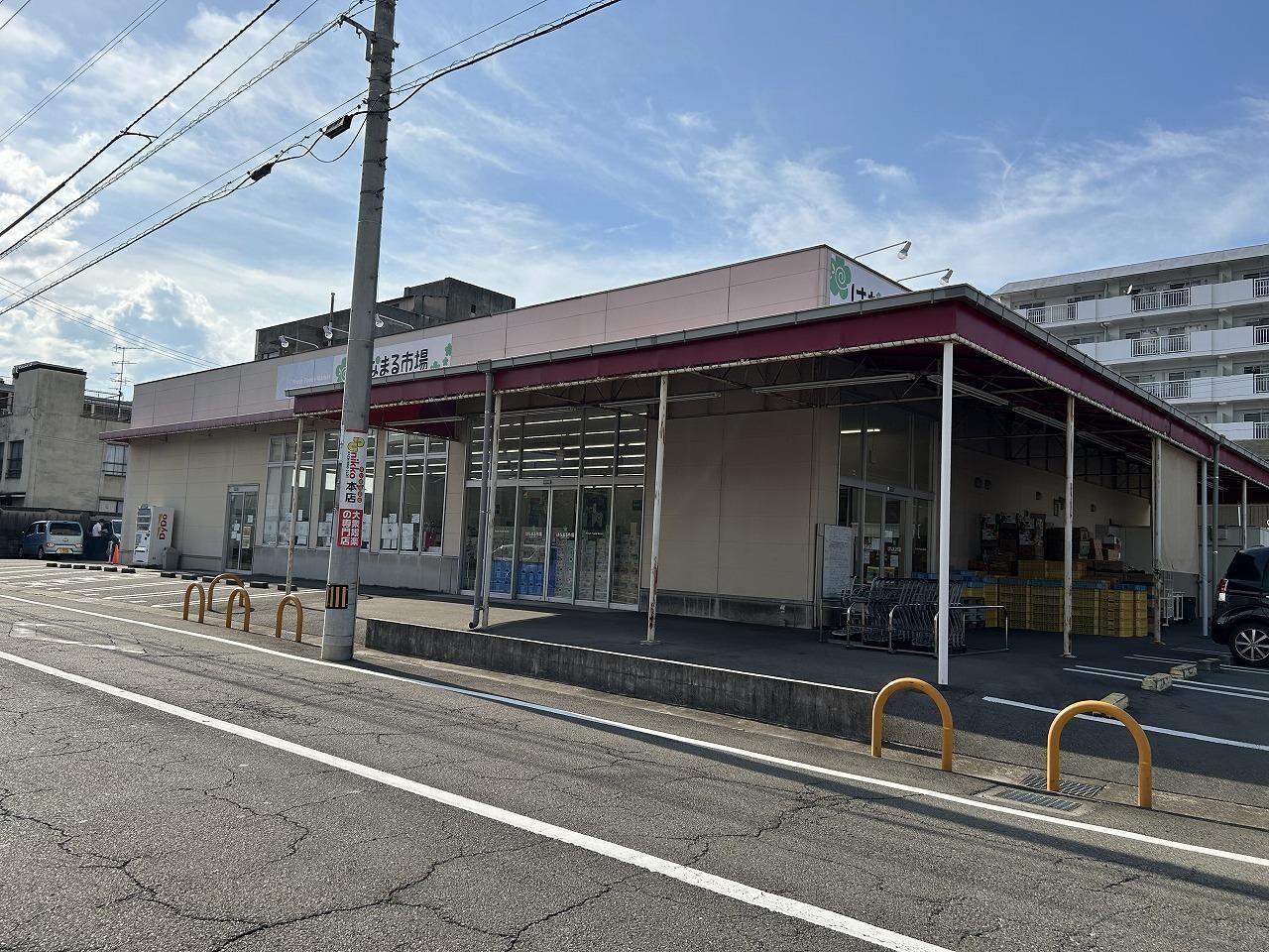 はなまる市場(スーパー)まで220m アーバンコート中須賀