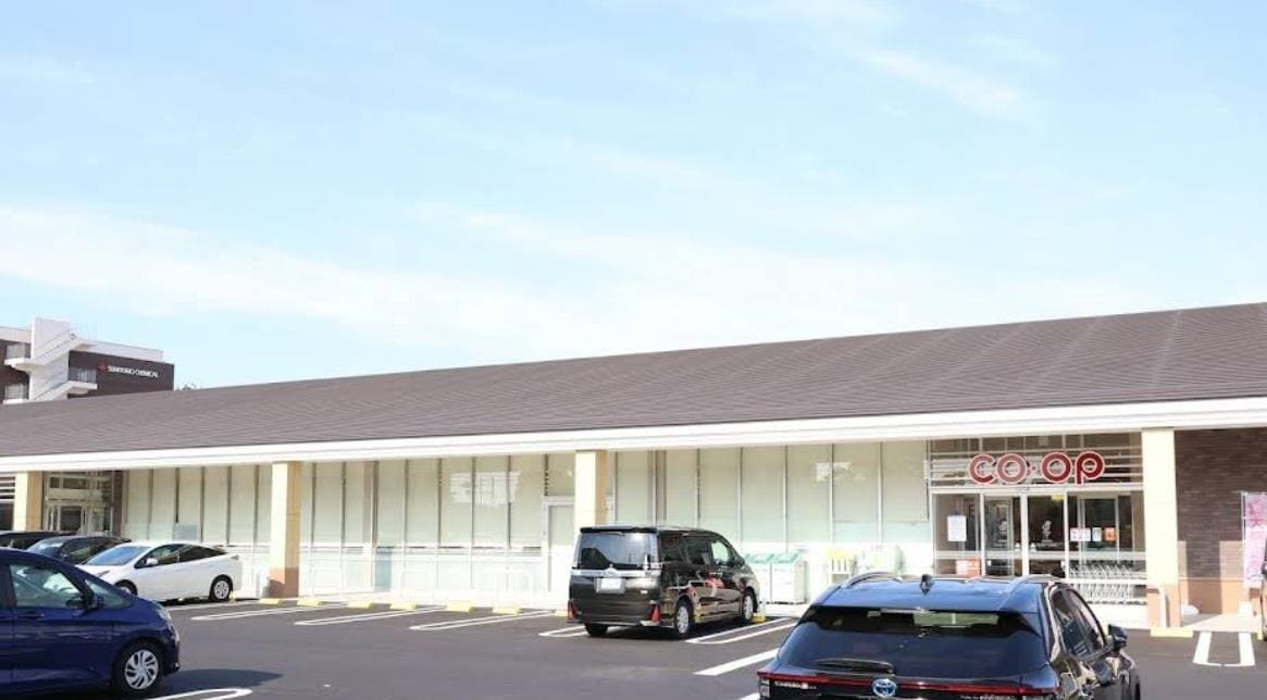 コープえひめ金子店(スーパー)まで1100m マリベール中須賀