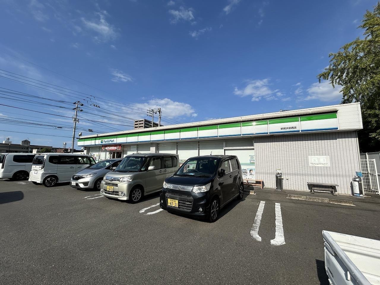 ファミリーマート宮西店(コンビニ)まで500m マリベール中須賀