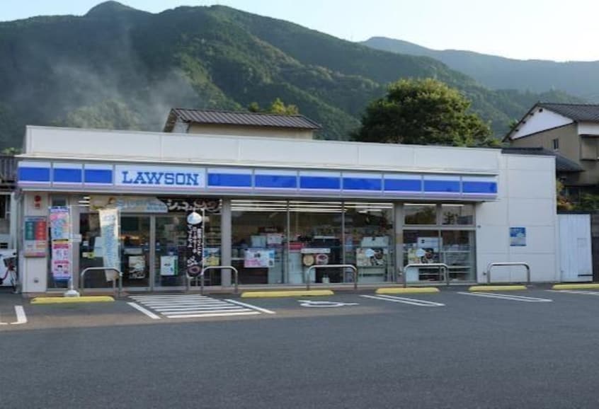 ローソン新居浜篠場町店(コンビニ)まで585m 中村4丁目14-1貸家