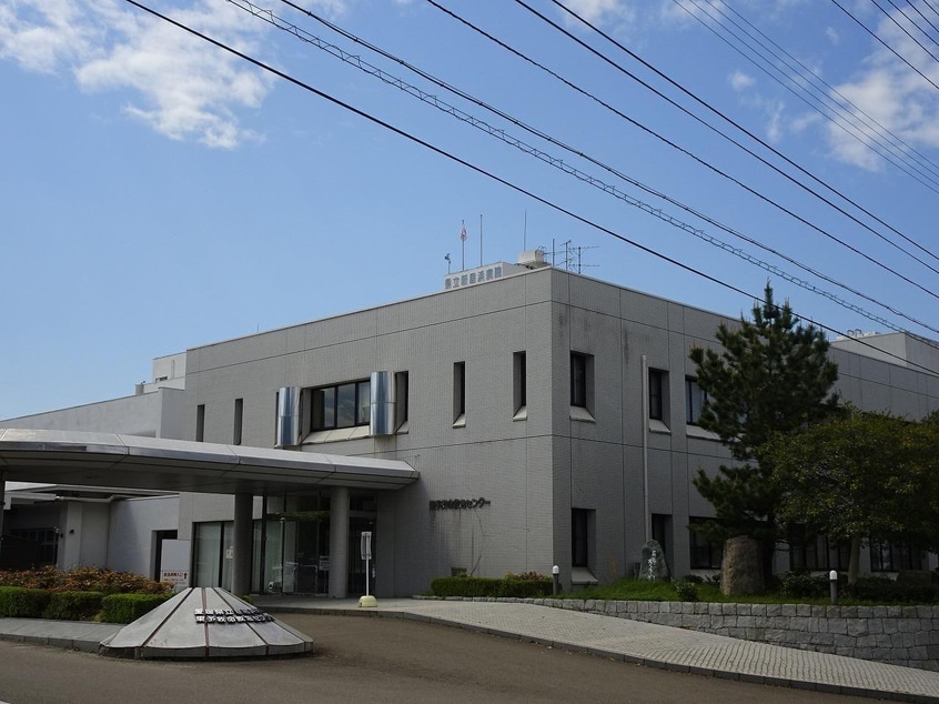 愛媛県立新居浜病院(病院)まで2095m 中村4丁目14-1貸家