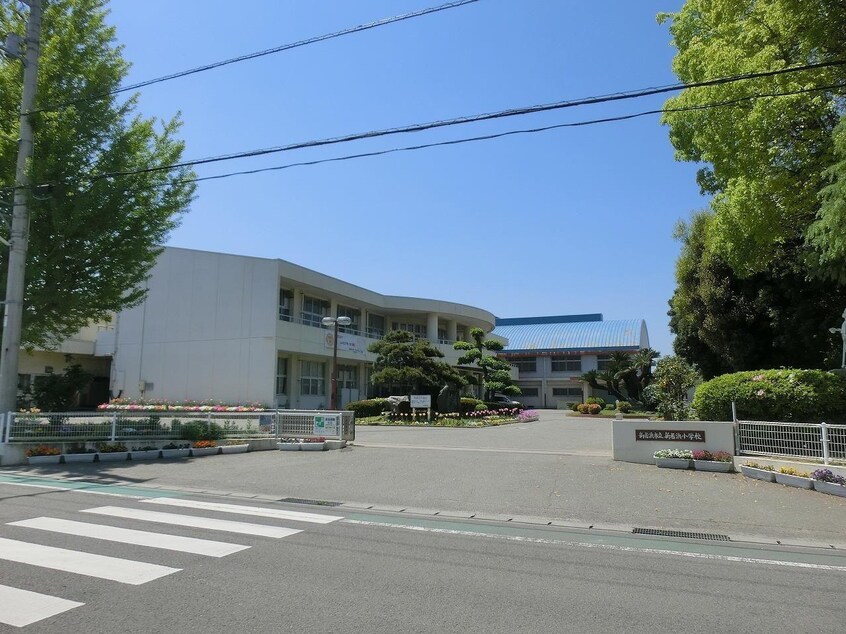 新居浜小学校(小学校)まで400m Safari 新居浜